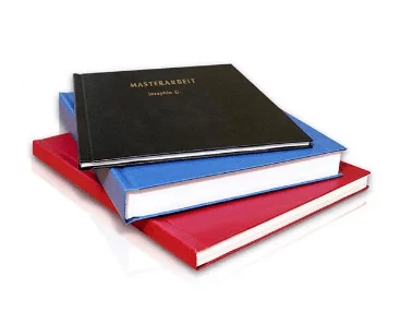 Drei Hardcover Basic Bücher in schwarz, blau und rot